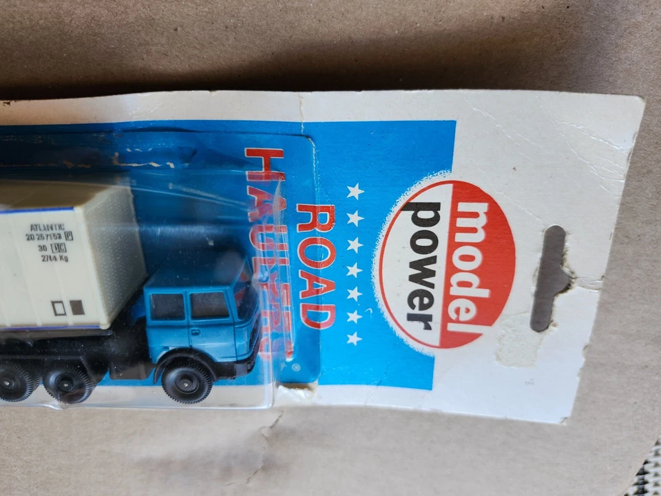 MODEL POWER ROAD HAULERS HO GAUGE 1:87 SCALE 9322 Tractor & Trailer 30' - Image 4 of 4