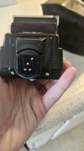 Minolta Maxxum 2800 AF Flash w/ Leather Cover - Picture 3 of 7