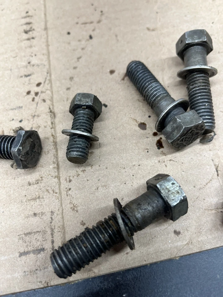 BORG WARNER SUPER T10 4 velocidades transmisión MANUAL eje trasero carcasa pernos de montaje Foto 3 de 4