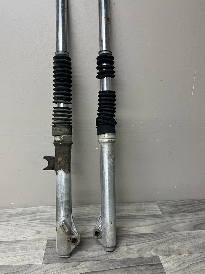 79 1979 Yamaha DT250 DT250F suspensión delantera horquilla recta necesita reconstrucción Foto 4 de 4