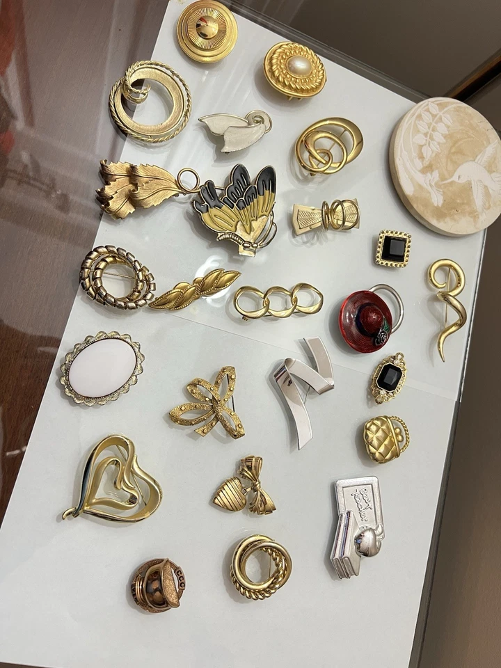 Лот винтажных брошей — смешанные булавки, золотистый тон, эмаль, стразы, дизайнерские стили - Изображение 4 из 4