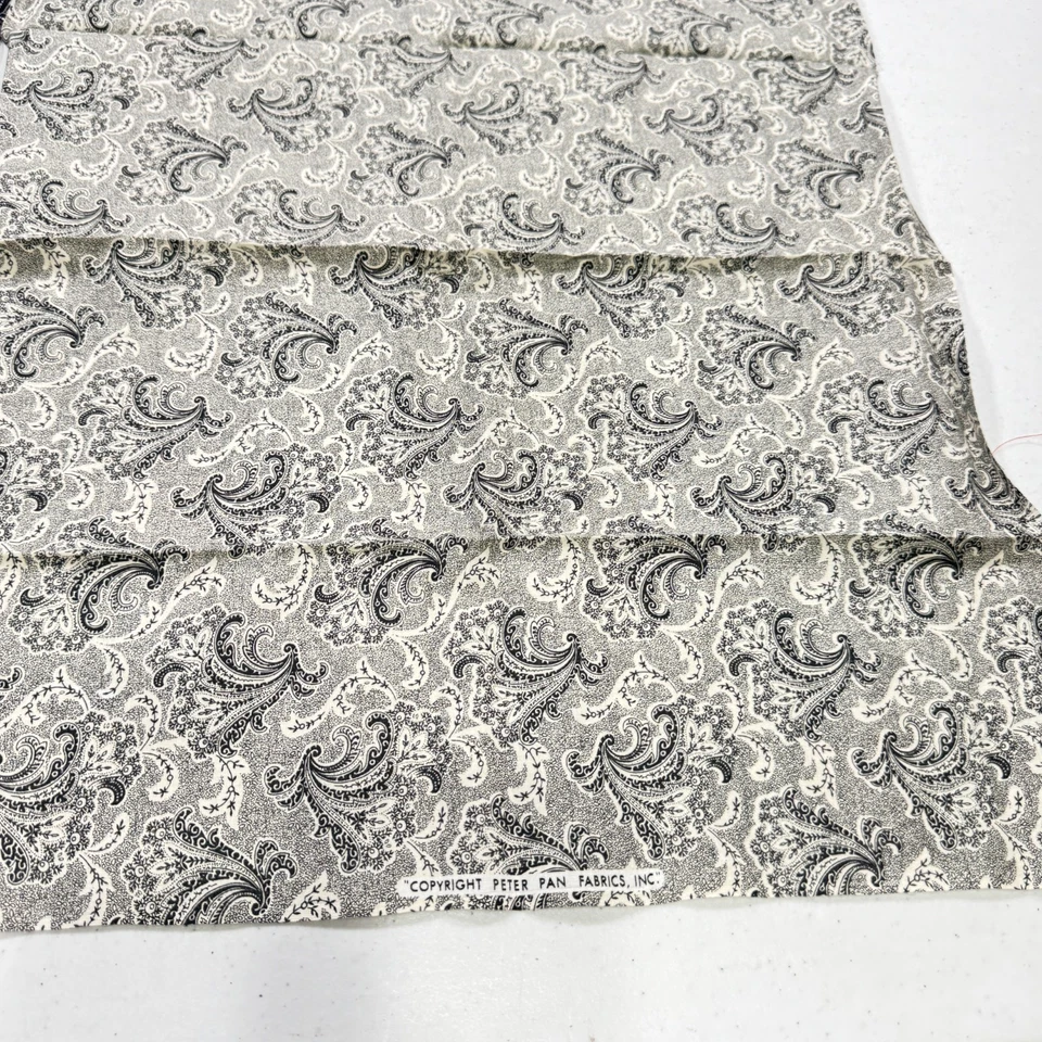 Juego de 3 remolinos florales negros tela acolchado algodón en blanco Foto 3 de 4