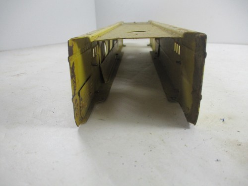 Lionel 752 Yellow Body Union Pacific M-10000 Streamliner parts or to be restore - Picture 13 of 24