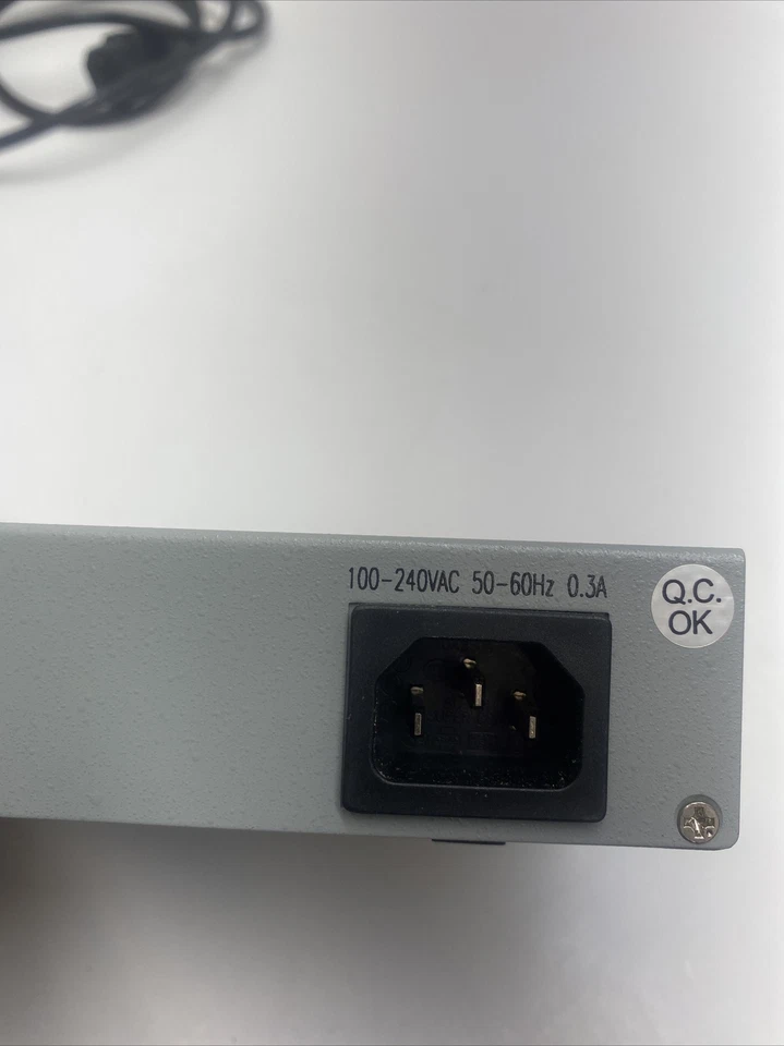 Fast Ethernet 10/100 Switch 8 Port Normal VLAN - Image 4 of 4