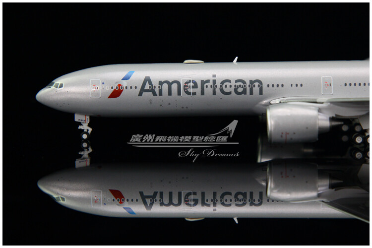 1:400 GeminiJets American Airlines B777-300ER Airplane