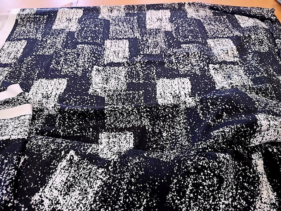 Tela tejida ITY blanco y negro bloques de construcción ropa de diseñador por yarda Foto 2 de 2