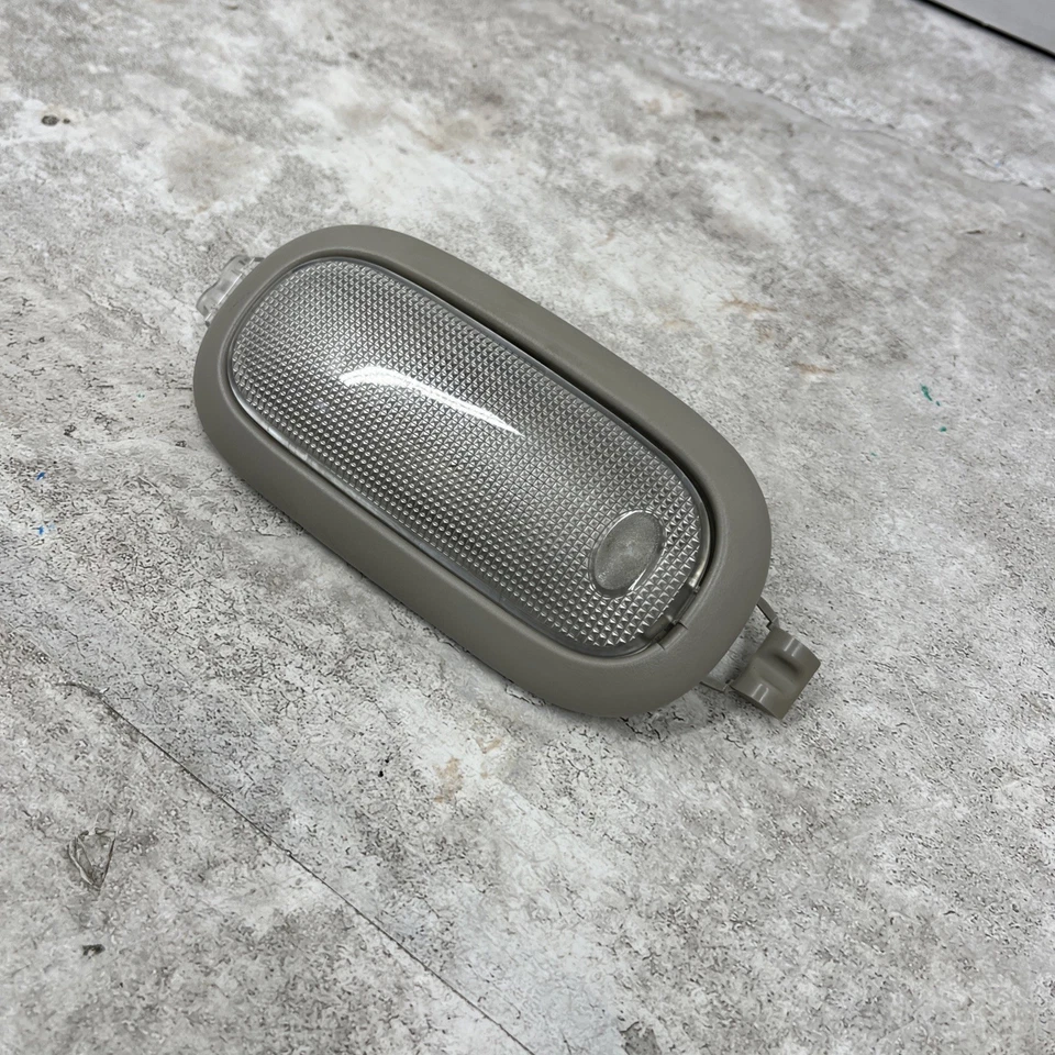 Luz de cúpula trasera superior gris Chrysler Jeep Dodge 2003-2024 5JG58BD1AD Foto 2 de 4