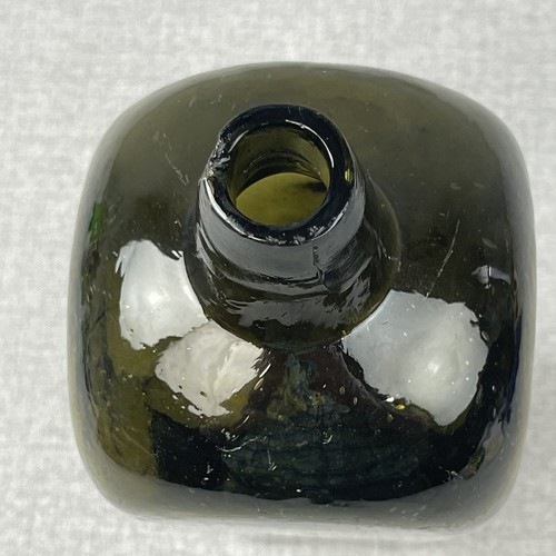 "Antigua botella de ginebra con estuche de oliva oscuro con paneles acanalados de 10 1/2""" - Imagen 6 de 14