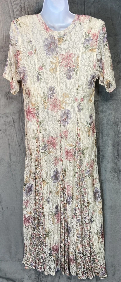 Vestido de Año Nuevo Semi Floral Crema Encaje Floral Rosa Nostalgia De Colección Para Mujer Foto 3 de 4