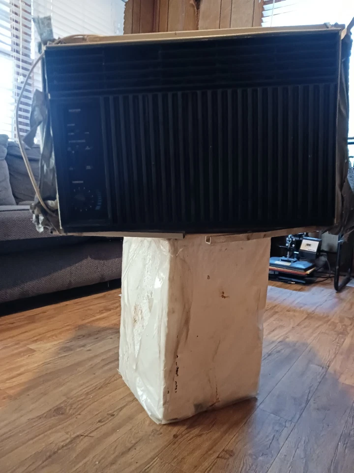 Unidad de aire acondicionado Roper 22 pulgadas × 22 pulgadas. con ventilador de escape y cubierta facial marrón Foto 4 de 4