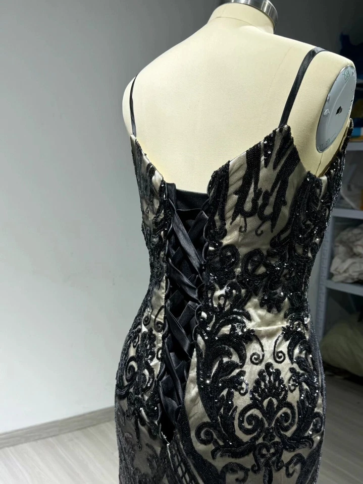 Gorgeous Mermaid Gothic Black Wedding Dress Detachable V Neck Satin Bridal Gown - Image 4 of 4