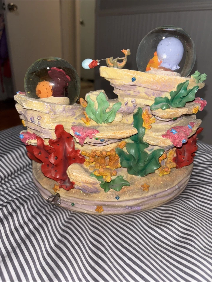 Disney Store La Sirenita Globo de Nieve “Bajo el Mar” Caja de Música Ariel Foto 3 de 4