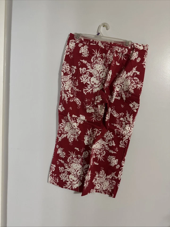 Van Heusen Women's Capris, Red With White Flowers, Size 12 - Image 2 of 2