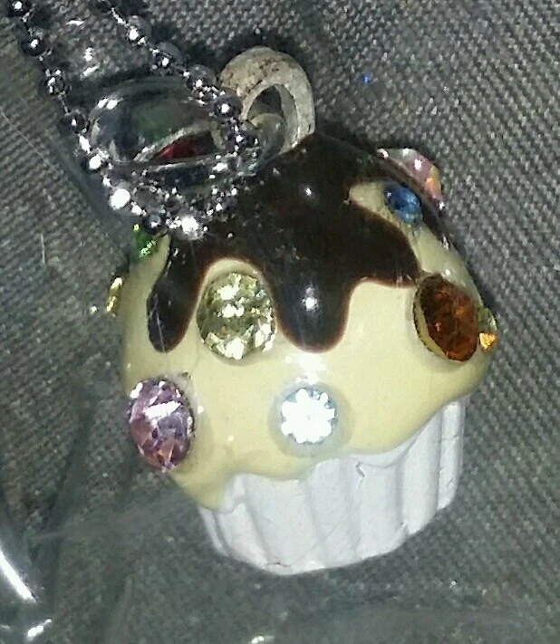  CUPCAKE NECKLACE  BIRTHDAY  CRYSTAL  - Party Fun Girls ladies  - Image 2 of 4