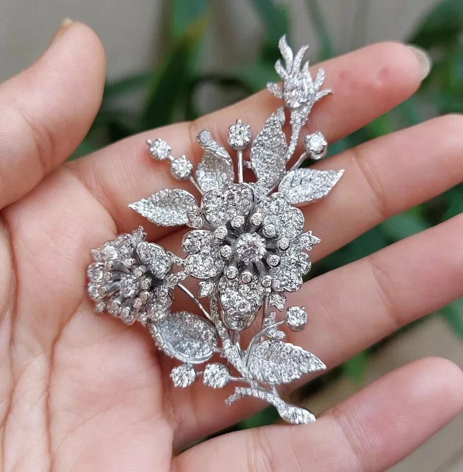 Broche de flores de lujo 3 quilates corte redondo diamante simulado chapado en oro blanco de 14 k Foto 2 de 4