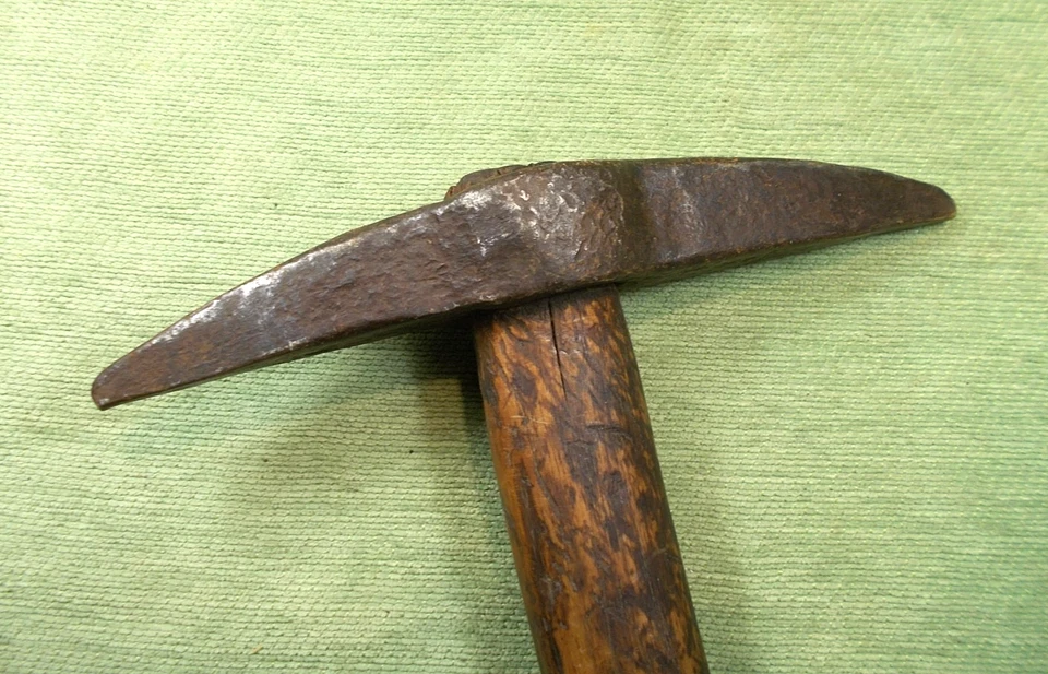 Ancien Pique Roche - Marteau de Tailleur de Pierre - Bois et Fer Forgé - Photo 4/4