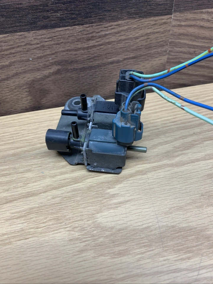 92-98 SUZUKI SIDEKICK Geo Tracker EGR FPR VACUUM SOLENOID PURGE VALVE VSV - Image 3 of 4