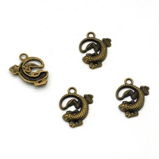 Clearance! 20PCS, Antique Bronze Iguana Lizard Charm Pendant --- Animal Charms 