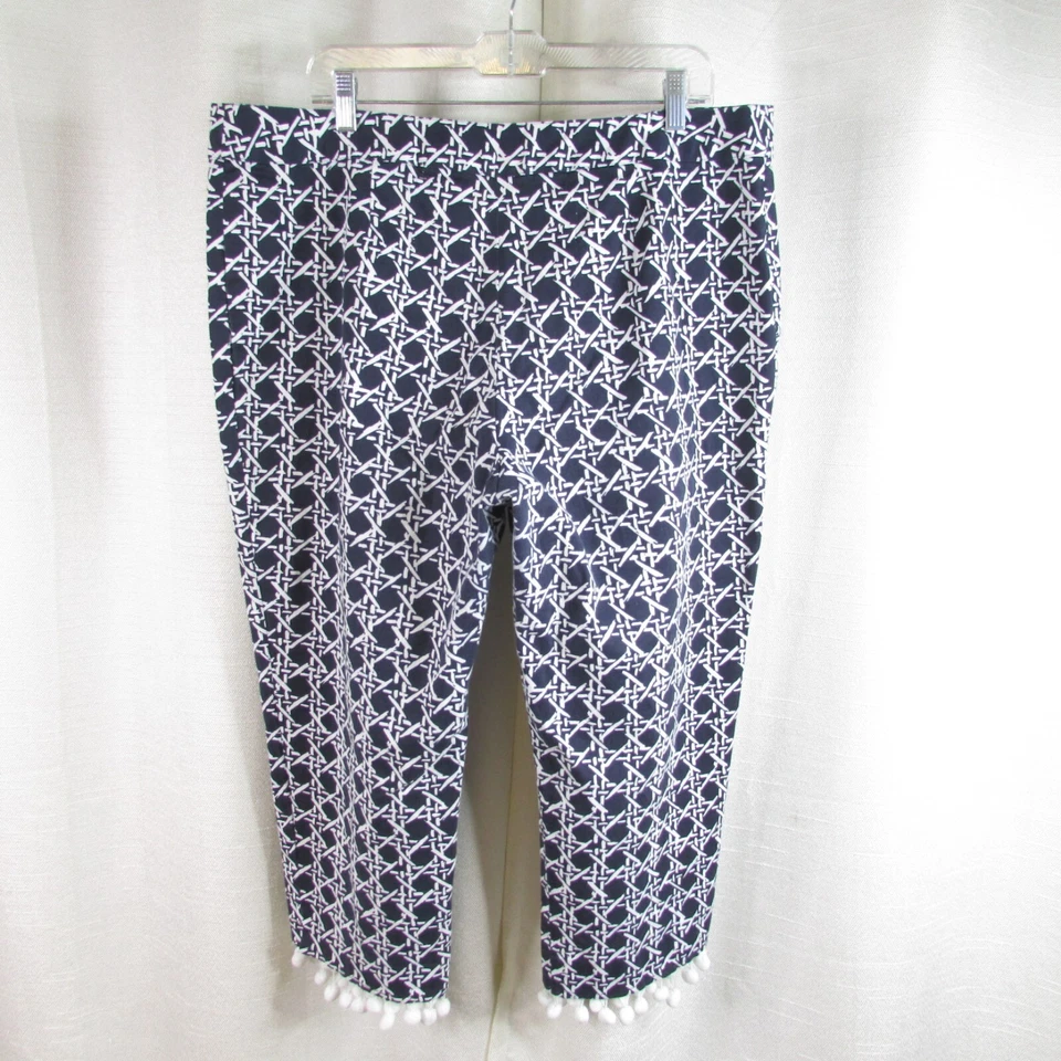 Liz & Co 18 码裁剪卡普里裤球形装饰几何图案弹力海军蓝 — 第 2/4 张图片