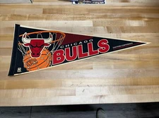 CHICAGO BULLS VINTAGE 1990'S NBA WINCRAFT PENNANT. EX