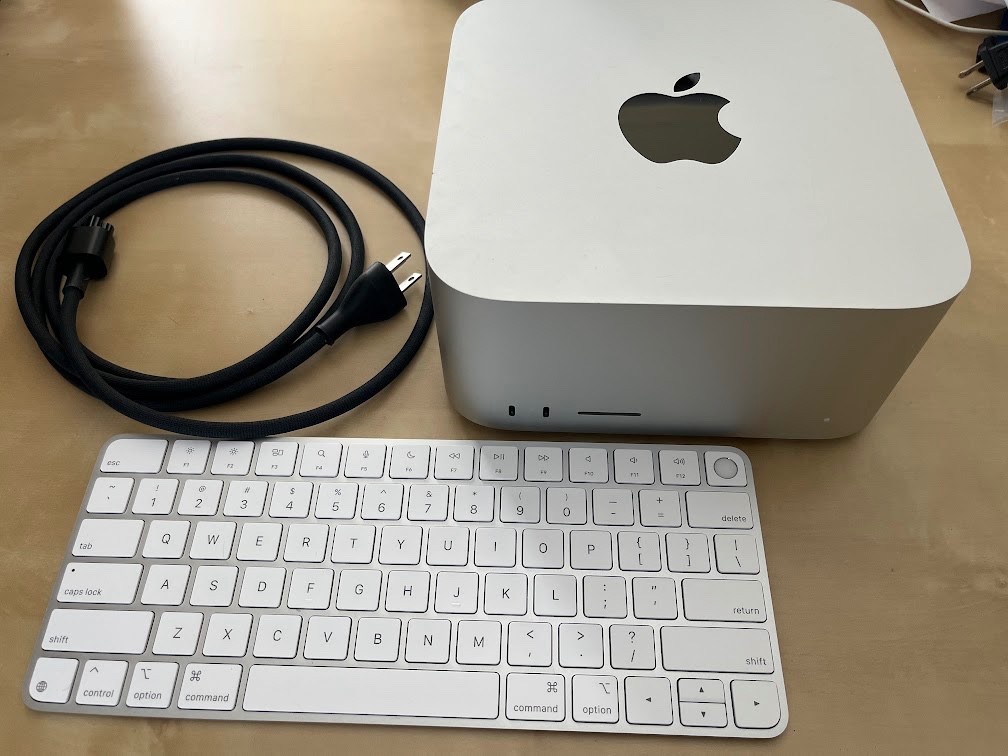 Mac Studio 2022 3.2GHz M1 Max 32GB 512GB SSD & Magic