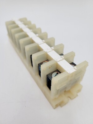 9 Piece Cutler-Hammer C381 PT Sectional Terminal Block 600 Volt Tubular Screw