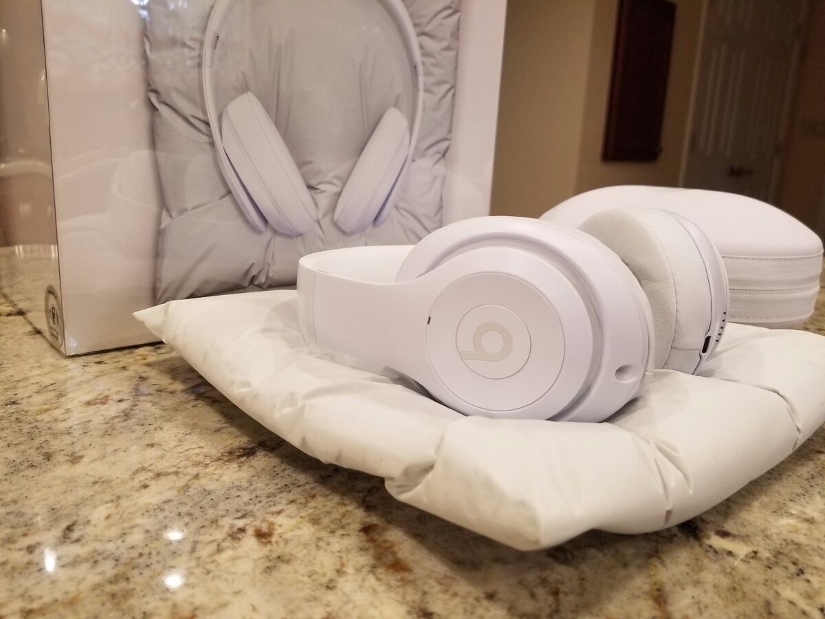 EXTREMELY RARE Beats by Dr. Dre Studio x Snarkitecture EXTREMELY RARE Beats by Dr. Dre Studio x Snarkitecture