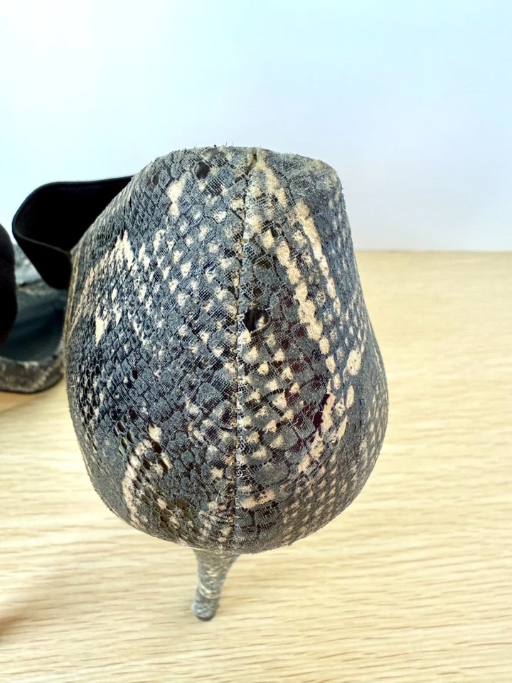 Sandalias de tacón DKNY gris con estampado de serpiente punta redonda Iva con correa sin cordones talla 10 Foto 4 de 4