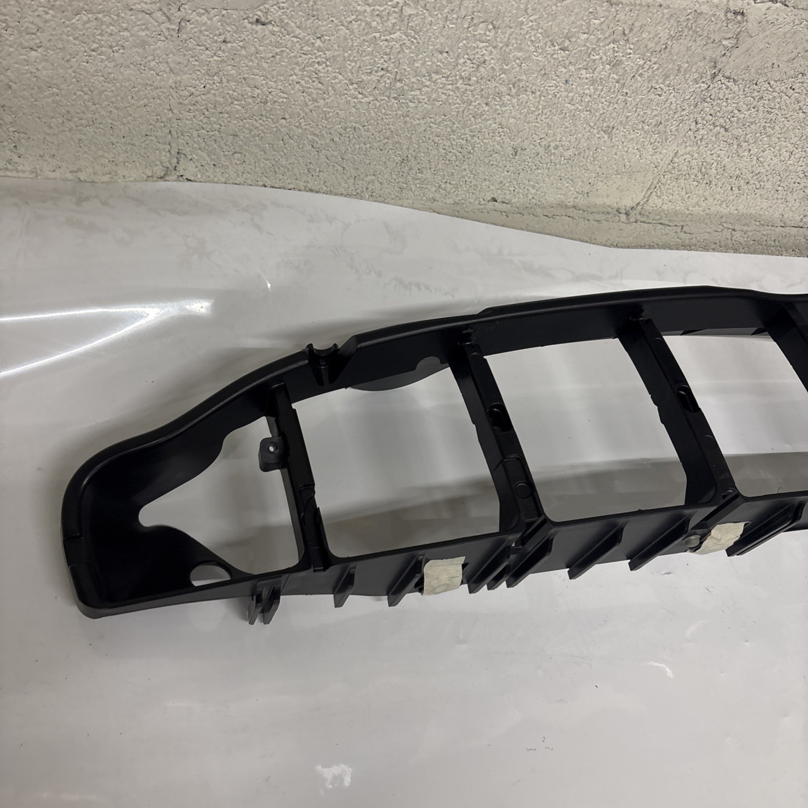 Aston Martin Rapide 2010-2019 Front Bumper grille P/N DD438190AA