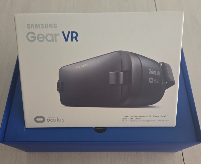 Samsung Gear VR 2 Oculus Virtual Reality Headset 2016 SM-R323 Blue / Black USB-C