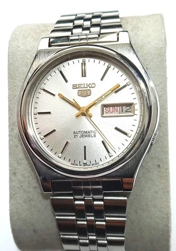 Seiko 5 Automatic Men's Silver Dial Watch  Vintage 21 J. Day/Date