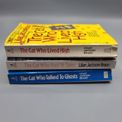 The Cat Who Lilian Jackson Braun Cat Themed Cozy Mystery Book Lot Of 3 Paperback - Picture 2 of 11