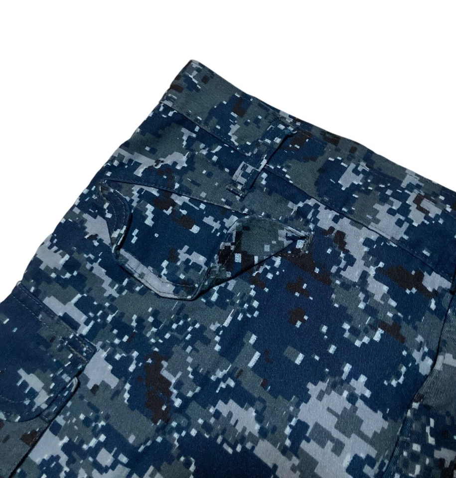 Pantalones cargo Mark McNairy New Amsterdam ajustados camuflaje 34” para hombre talla 36 en azul Foto 4 de 4