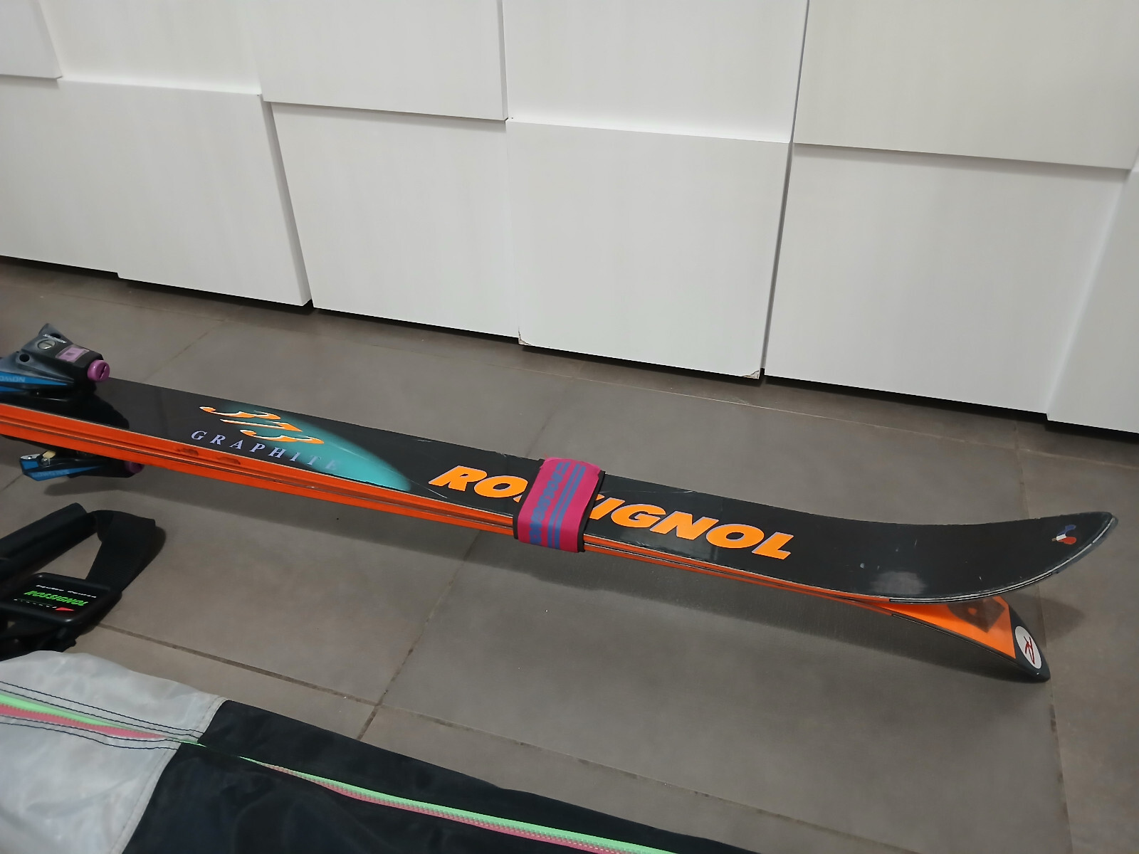 Sci Rossignol Sports E373 Graphite Attacchi Salomon 577 Borsa e Bacchette