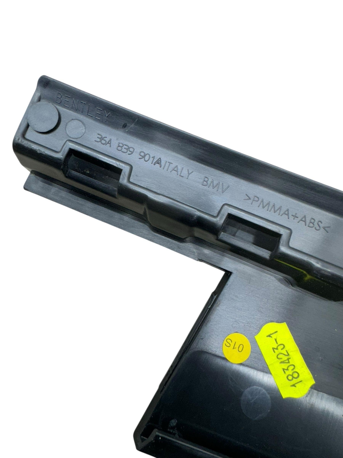 2016-2020 BENTLEY BENTAYGA REAR LEFT B PILLAR DOOR WINDOW MOULDING BLACK *MARKS*