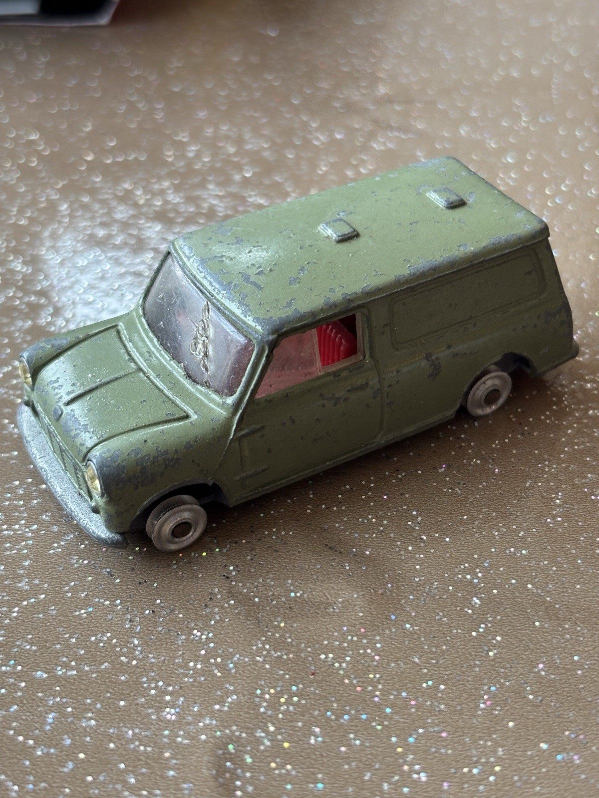 Corgi 450, Mini Van - Free Price Guide & Review