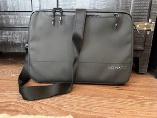 NOMATIC LAPTOP BAG WITH STRAP BLACK FITS UP TO 16" LAPTOP MINT Condition