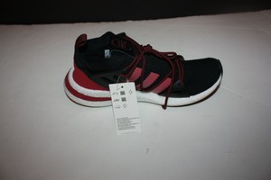 burgundy athletic shoes