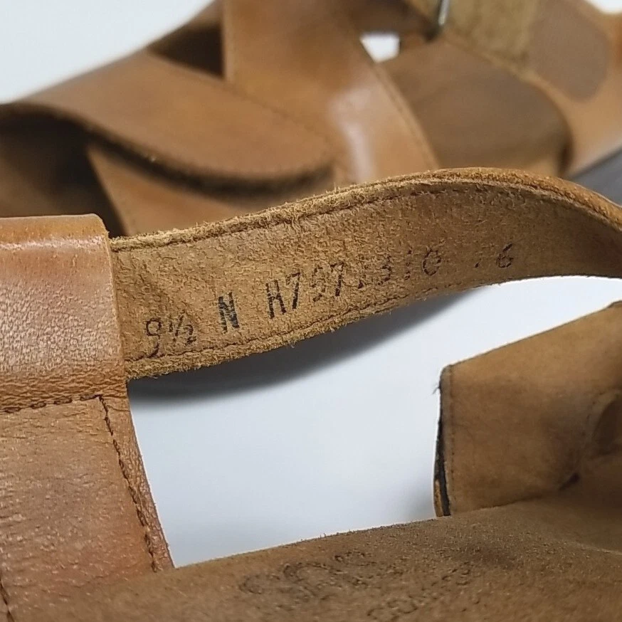 SAS Huggy Cross Strap Leather Walking Sandals Women sz 9.5 Narrow Caramel Brown - Image 2 of 4