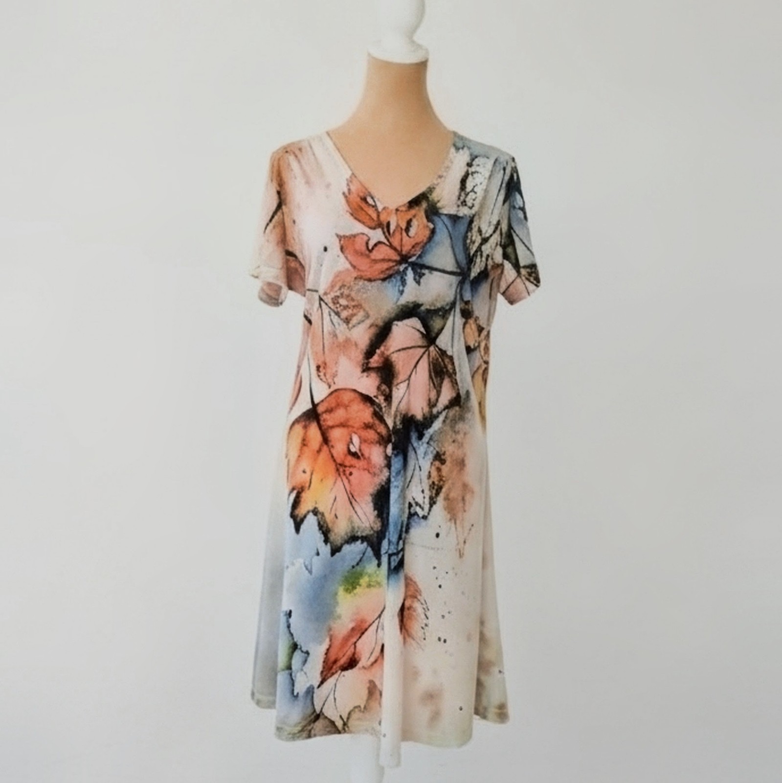 Beautiful Watercolor style Graphic Dress Size XL
