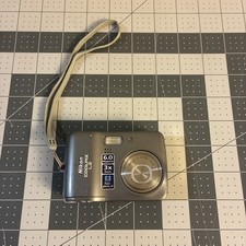 Nikon Coolpix L2 Digital Camera Silver 3X Zoom Tested Works No Batteries No Card