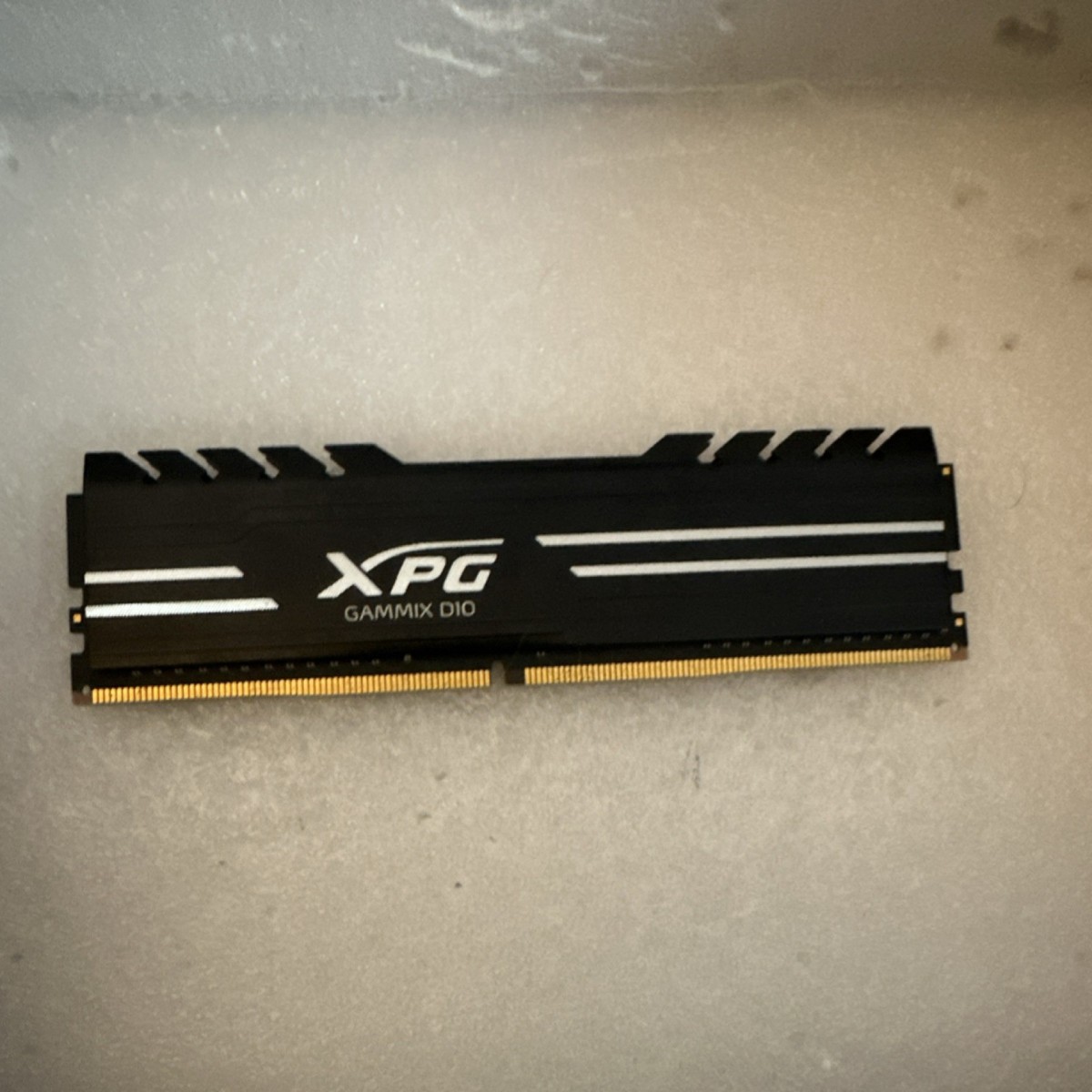 XPG GAMMIX D10 DDR4 3200MHz 8GB DIMM 288-Pin AX4U320038G16A-BB10