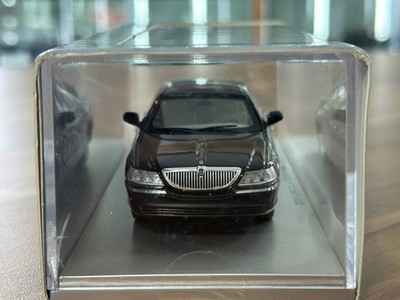 Lincoln Town Car 2011 Luxury Collectibles [1/43 Diecast – Black