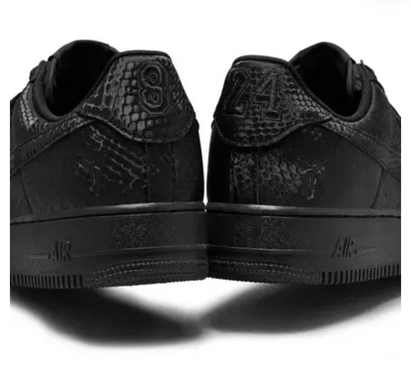 Talla 11 - Kobe Bryant x Nike Air Force 1 Low Triple Negro Foto 2 de 3