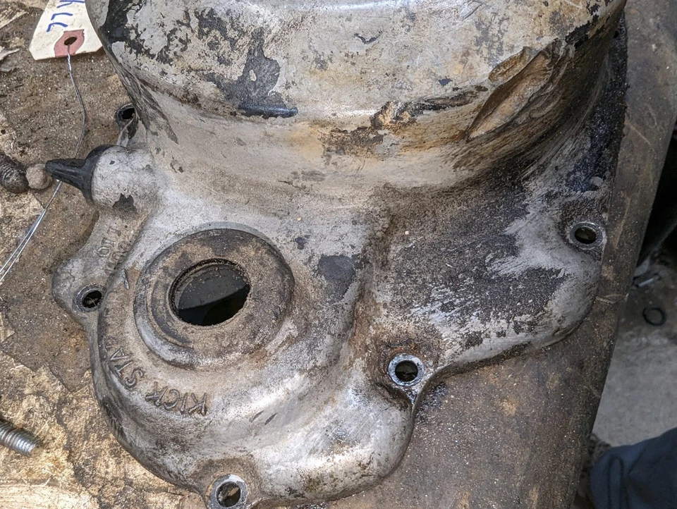 Yamaha YZ400E 1977 cubierta de embrague funda derecha R Foto 2 de 4