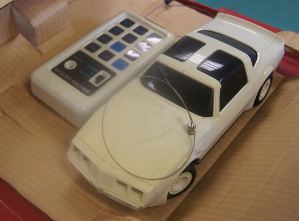 1/18 MATTEL PONTIAC FIREBIRD RC PROGRAMMABLE NEUVE - Photo 2/4