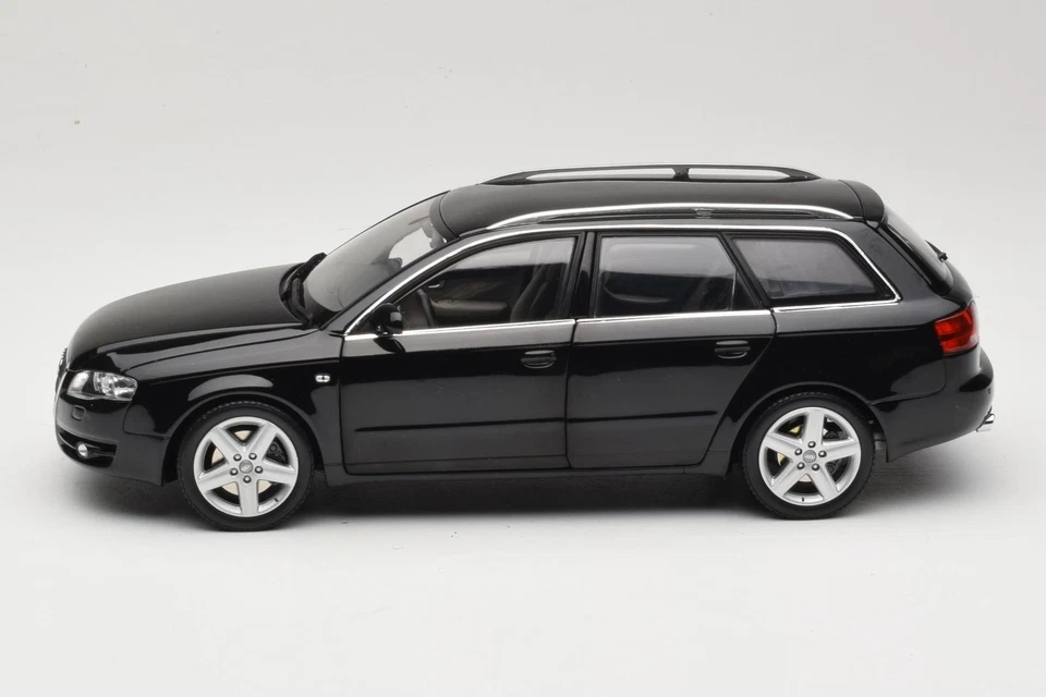 5010404225 Audi A4 B8 Avant 3.2 quattro negro Minichamps 1:18 Foto 4 de 4