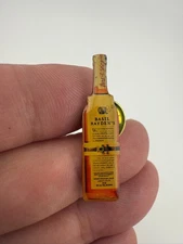 Basil Hayden's Kentucky Straight Bourbon Whiskey Bottle Pin Lapel - Promo Item