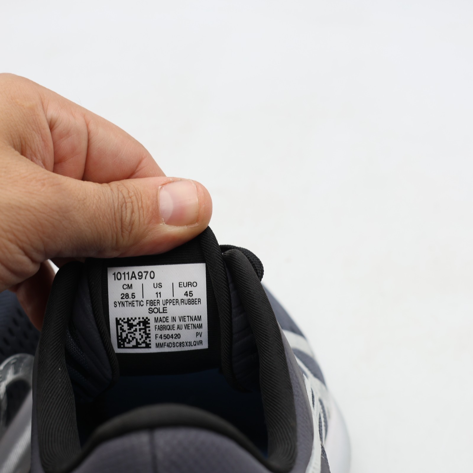 Asics Novablast Platinum Men’s Size 11 Black/Carrier Grey’ Running Sneakers thumbnail 3