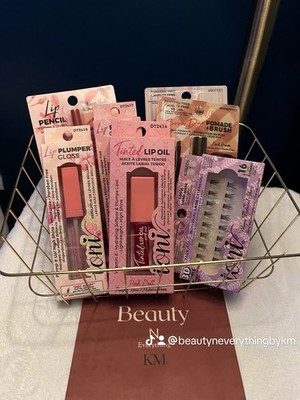 Ioni Makeup Bundle Comes with Lipgloss, Lip Plumper, Lip Oil, Lip Liner And More
